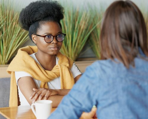 Consultation parent pour un enfant autiste, communication avec la famille